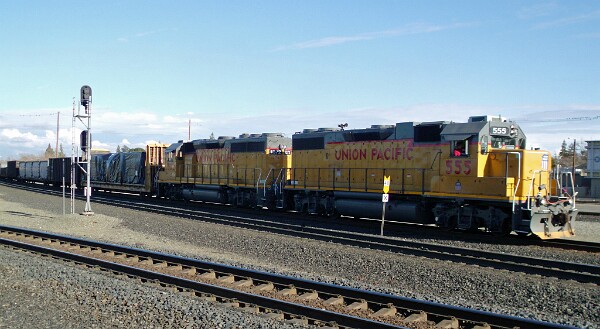 UP1372 &lpar;GP40-2&rpar; - UP555 &lpar;GP38-2&rpar;