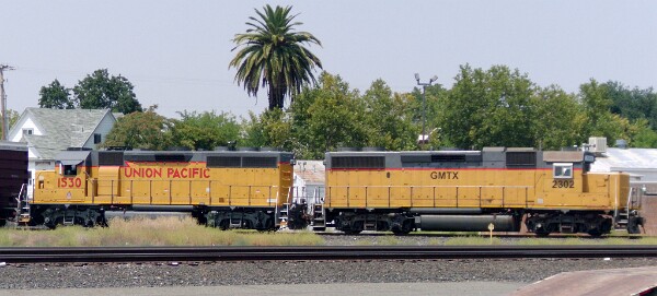 GMTX2302&nbsp;&lpar;GP38-2&rpar; - UP1530&nbsp;&lpar;GP40-2&rpar;