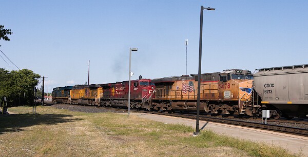 CSXT3226&nbsp;&lpar;ES44AH&rpar; - UP6667&nbsp;&lpar;C44AC&rpar; - CP8902&nbsp;&lpar;AC4400&rpar; - UP5478&nbsp;&lpar;C45ACCTE&rpar;