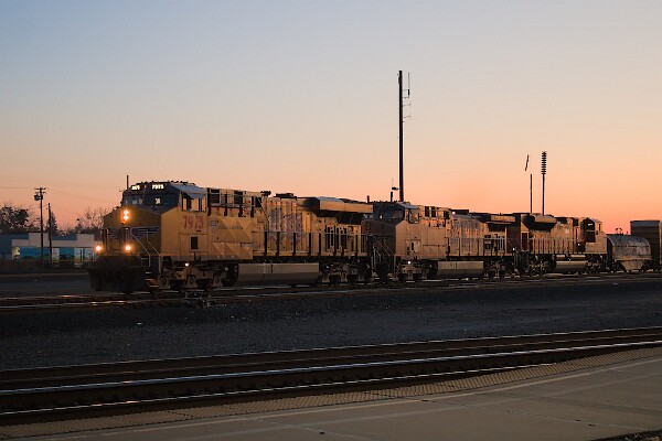 UP7973&nbsp;&lpar;C45ACCTE&rpar; - UP5729&nbsp;&lpar;C44ACCTE&rpar; - BNSF8469&nbsp;&lpar;SD70ACe&rpar;