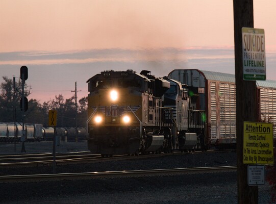UP8762&nbsp;&lpar;SD70ACe&rpar; - NS4526&nbsp;&lpar;AC44C6M&rpar;