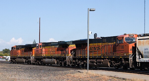 BNSF6899&nbsp;&lpar;ES44C4&rpar; - BNSF4349&nbsp;&lpar;DASH&nbsp;9-44CW&rpar; - BNSF7186&nbsp;&lpar;ES44C4&rpar;