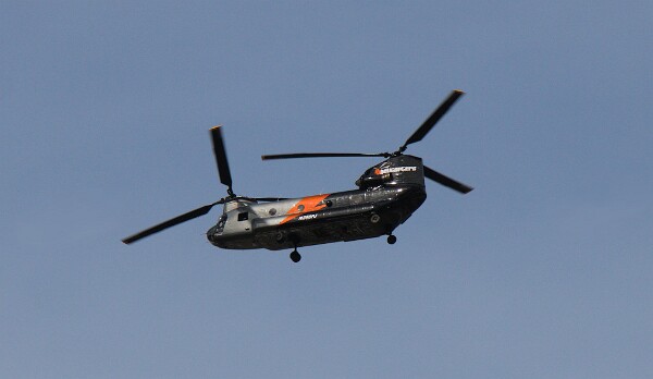 Hey, that's not a train! - PJ&nbsp;Helicopters N258PJ &lpar;Boeing&nbsp;CH-47D&nbsp;Chinook&rpar;