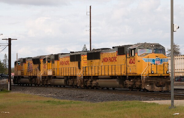 UP7447&nbsp;&lpar;SD70M&rpar; - UP4512&nbsp;&lpar;SD70M&rpar; - UP4043&nbsp;&lpar;SD70M&rpar;