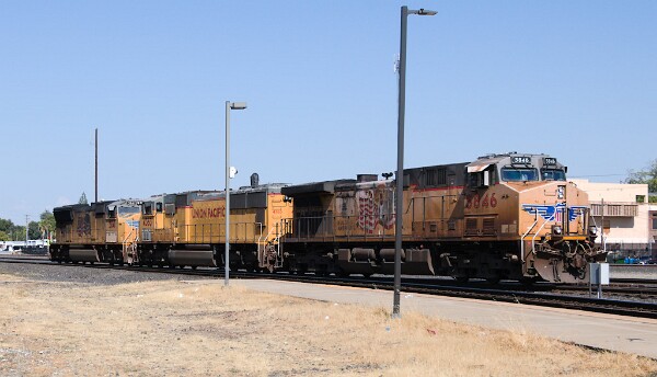 UP5846&nbsp;&lpar;C44ACCTE&rpar; - UP4363&nbsp;&lpar;SD70M&rpar; - UP3841&nbsp;&lpar;SD70M&rpar;