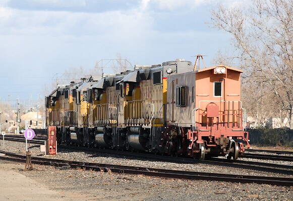 UP585&nbsp;&lpar;GP38N&rpar; - UP602&nbsp;&lpar;GP38N&rpar; - UP566&nbsp;&lpar;GP38N&rpar; - UP599&nbsp;&lpar;GP38N&rpar; - SPMW331&nbsp;Flanger Blue Canyon