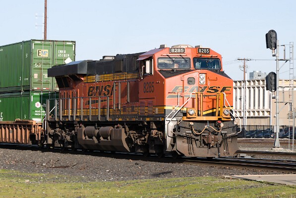 BNSF8285&nbsp;&lpar;ES44C4&rpar;