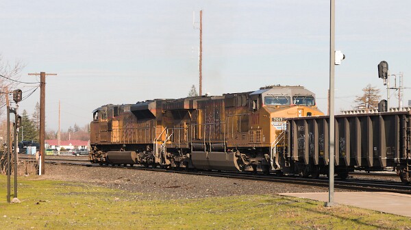 UP8653&nbsp;&lpar;SD70ACE&rpar; - UP7017&nbsp;&lpar;C44ACM&rpar;