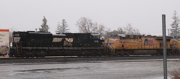 UP7424&nbsp;&lpar;C45ACCTE&rpar; - NS1008&nbsp;&lpar;SD70ACe&rpar;