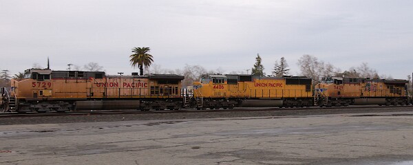 UP5729&nbsp;&lpar;C44ACCTE&rpar; - UP4406&nbsp;&lpar;SD70M&rpar; - UP5429&nbsp;&lpar;C45ACCTE&rpar;
