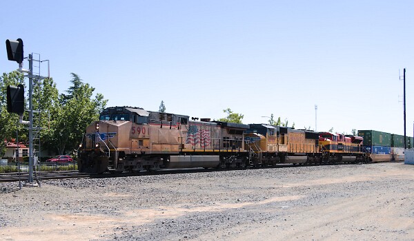 UP5901&nbsp;&lpar;C44ACCTE&rpar; - UP4090&nbsp;&lpar;SD70M&rpar; - KCS4040&nbsp;&lpar;SD70ACe&rpar;