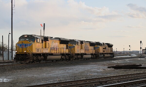 UP5141&nbsp;&lpar;SD70M&rpar; - UP4846&nbsp;&lpar;SD70M&rpar; - UP8581&nbsp;&lpar;SD70ACe&rpar;
