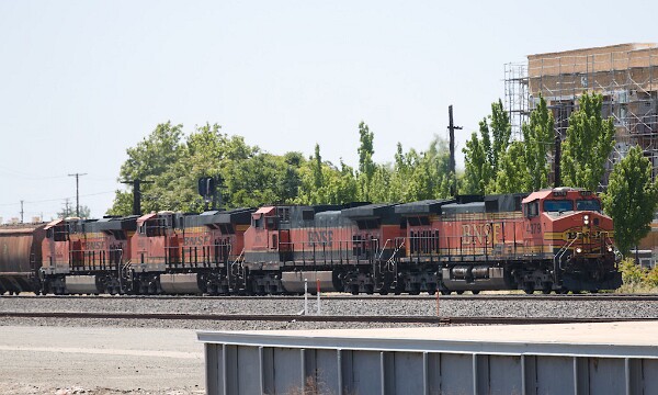 BNSF4379&nbsp;&lpar;DASH&nbsp;9-44CW&rpar; - BNSF976&nbsp;&lpar;C44-9W&rpar; - BNSF6598&nbsp;&lpar;ES44C4&rpar; - BNSF7883&nbsp;&lpar;ES44DC&rpar;