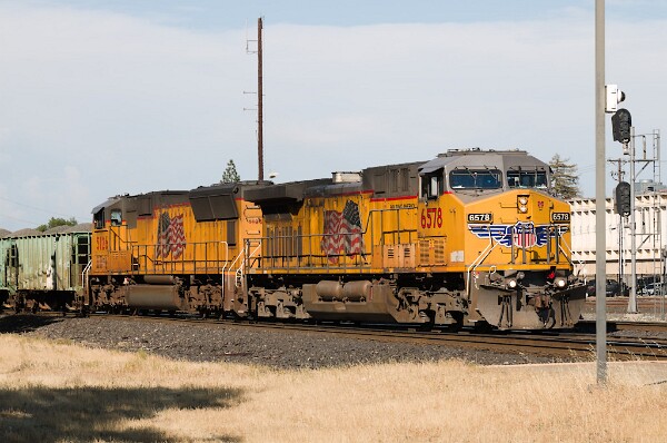UP6578&nbsp;&lpar;C44ACCTE&rpar; - UP5126&nbsp;&lpar;SD70OM&rpar;*