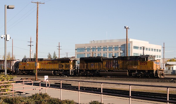 UP8329&nbsp;&lpar;SD70ACe&rpar; - UP6545&nbsp;&lpar;C44ACM&rpar;
