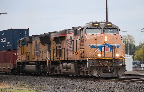 UP7356&nbsp;&lpar;C45ACCTE&rpar; - UP3892&nbsp;&lpar;SD70M&rpar;
