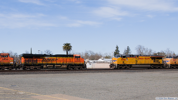 BNSF7218&nbsp;&lpar;ES44DC&rpar; - BNSF5435&nbsp;&lpar;DASH&nbsp;9-44CW&rpar; -- UP5544&nbsp;&lpar;C45ACCTE&rpar; - UP2677&nbsp;&lpar;C45AH&rpar;