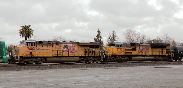 UP8735&nbsp;&lpar;SD70ACe&rpar; - UP7483&nbsp;&lpar;C45ACCTE&rpar;