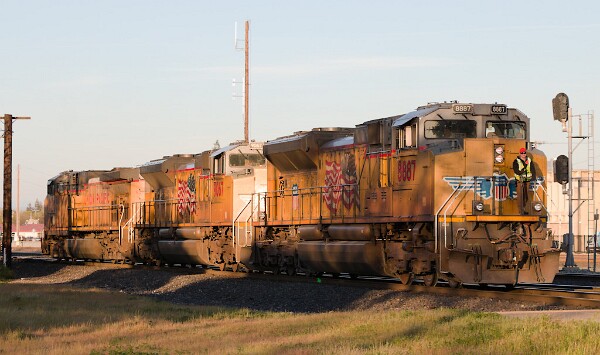 UP6393&nbsp;&lpar;C44AC&rpar; - UP9067&nbsp;&lpar;SD70AH&rpar; - UP8887&nbsp;&lpar;SD70AH&rpar;