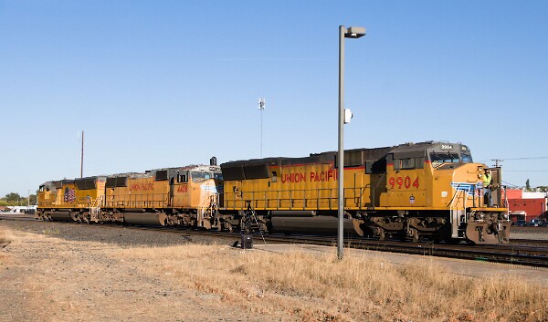 UP9915&nbsp;&lpar;SD59MX&rpar; - UP4408&nbsp;&lpar;SD70M&rpar; - UP9904&nbsp;&lpar;SD59MX&rpar;