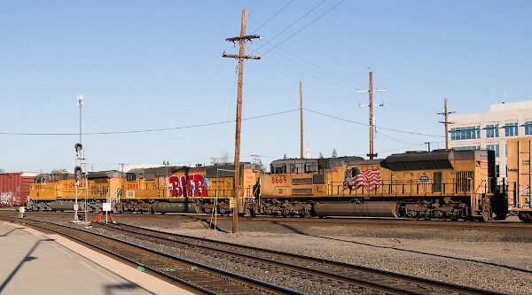 UP5853&nbsp;&lpar;C44ACM&rpar; - UP3999&nbsp;&lpar;SD70M&rpar; - UP8669&nbsp;&lpar;SD70ACe&rpar;