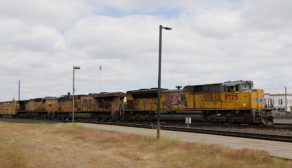 UP8725&nbsp;&lpar;SD70ACe&rpar; - UP7651&nbsp;&lpar;C45ACCTE&rpar; - UP6805&nbsp;&lpar;C44AC&rpar;