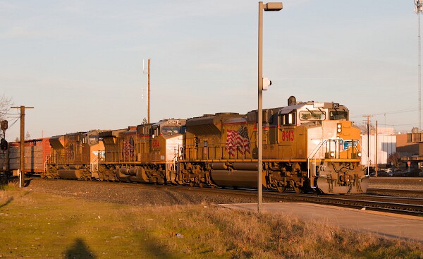 UP8913&nbsp;&lpar;SD70AH&rpar; - UP6384&nbsp;&lpar;C44AC&rpar; - UP3070&nbsp;&lpar;SD70AH&rpar;&ast;