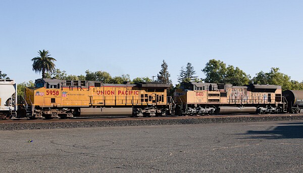 UP8410&nbsp;&lpar;SD70ACe&rpar; - UP5958&nbsp;&lpar;C44ACM&rpar;