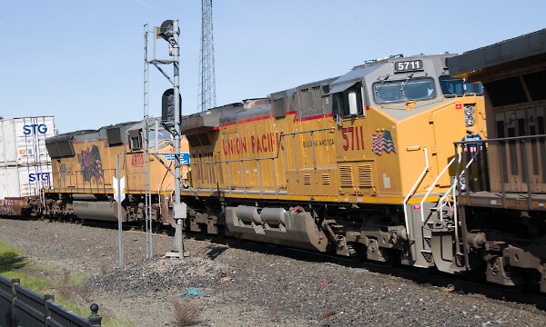 UP5711&nbsp;&lpar;C44ACM&rpar; - UP4870&nbsp;&lpar;SD70M&rpar;