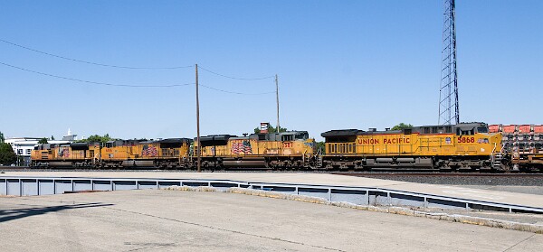 UP7819&nbsp;&lpar;SD70ACe&rpar; - UP6886&nbsp;&lpar;C44AC&rpar; - UP8587&nbsp;&lpar;SD70ACe&rpar; - UP5868&nbsp;&lpar;C44ACM&rpar;